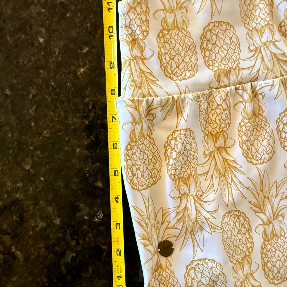 Hawaii Love Fitness Athletic Shorts Stretch
Built-In Panty Pineapples Runners XS - Picture 4 of 9